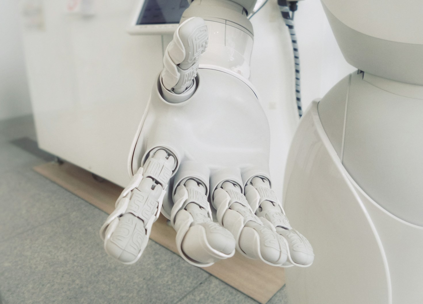 How Artificial Intelligence Drives Modern Tech Trends